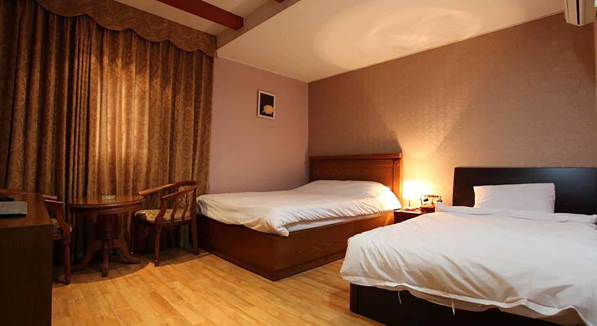 Monaco Hotel Jeju Extérieur photo